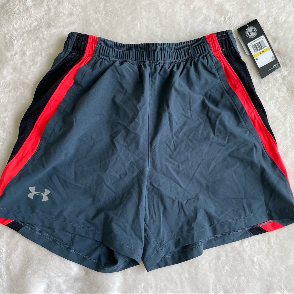 Under Armour short